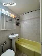 444 W 49th St in New York, NY - Foto de edificio - Building Photo