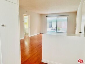 941 N San Vicente Blvd, Unit 2 in West Hollywood, CA - Building Photo - Building Photo