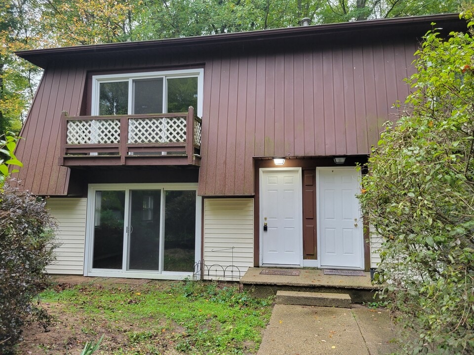 18685 W Spring Lake Rd in Spring Lake, MI - Foto de edificio