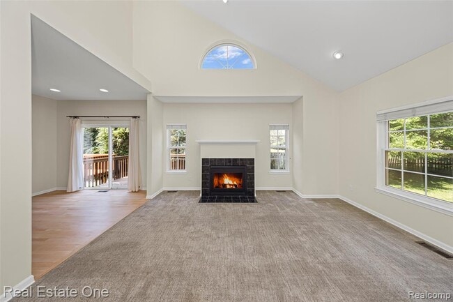 38282 Saratoga Cir in Farmington Hills, MI - Building Photo - Building Photo