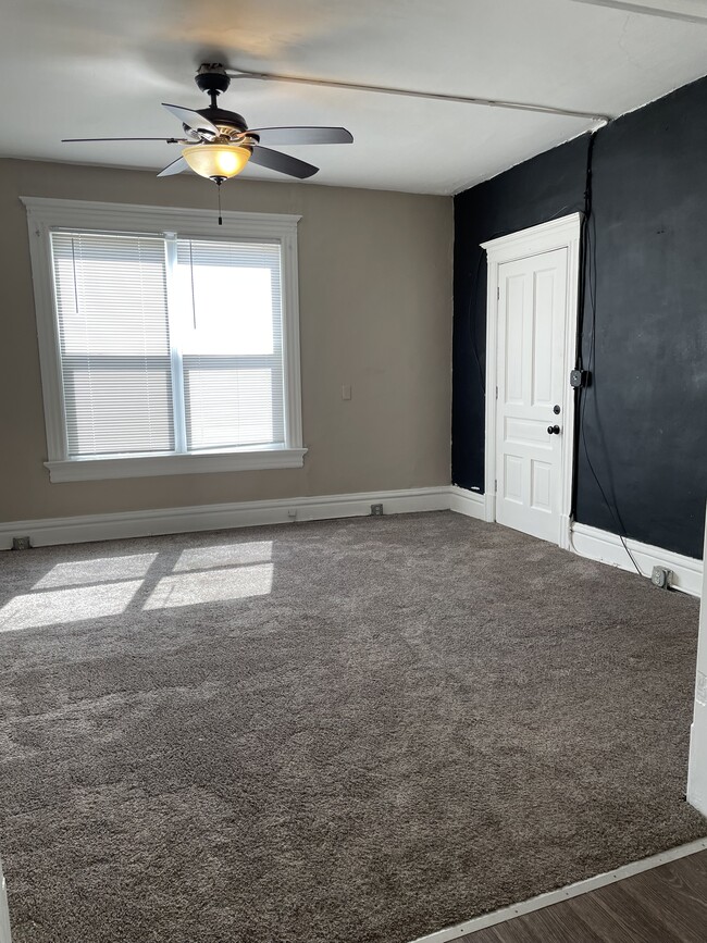 416 N Broad St, Unit Apt A in Mankato, MN - Building Photo - Building Photo