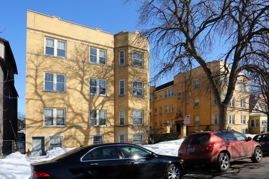 Rockwell Courtyard Apartments in Chicago, IL - Building Photo