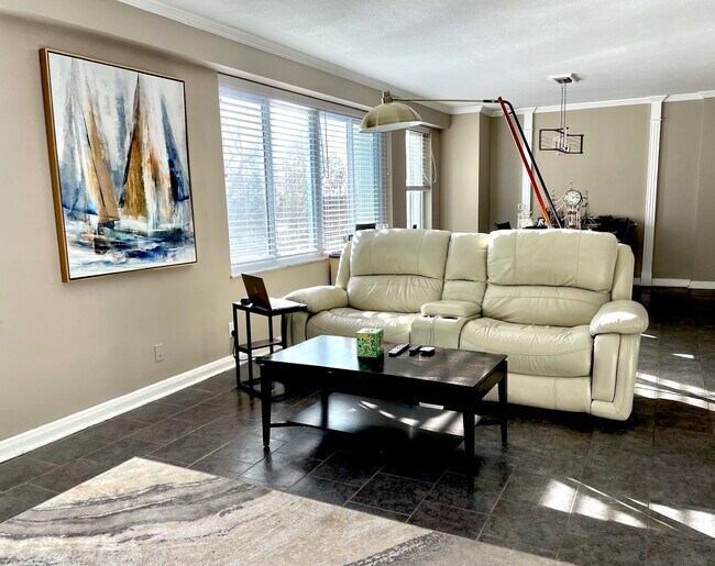 900 S Hanley Rd in Clayton, MO - Building Photo - Building Photo