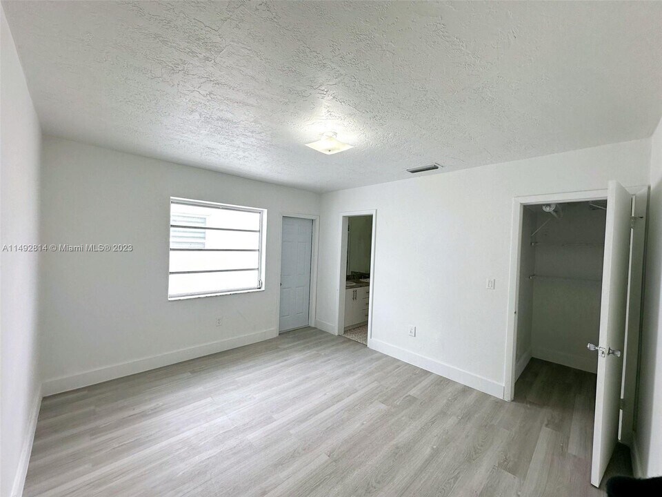 3608 SW 25th St-Unit -EFF in Miami, FL - Building Photo