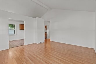 1607 N Cedar Lake Rd in Round Lake Beach, IL - Building Photo - Building Photo