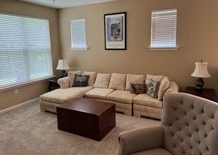 8420 Central Dr in Raleigh, NC - Foto de edificio - Building Photo