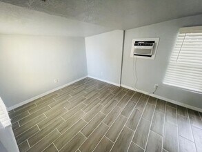 910 51st Ave W in Bradenton, FL - Foto de edificio - Building Photo