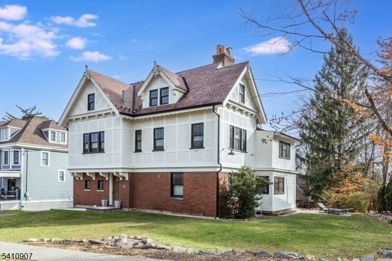 11 Upper Mountain Ave in Montclair, NJ - Building Photo