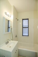 4546 N Malden St, Unit #210 in Chicago, IL - Building Photo - Building Photo