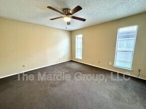 13217 Fall Manor Dr in Dallas, TX - Building Photo - Building Photo