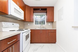 1060 NE 78th St-Unit -3 in Miami, FL - Building Photo - Building Photo