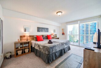 1200 Brickell Bay Dr in Miami, FL - Building Photo - Building Photo
