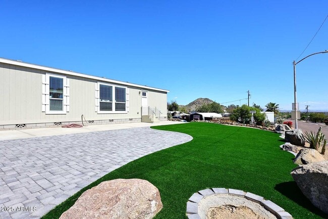 13004 N 19th Pl in Phoenix, AZ - Foto de edificio - Building Photo