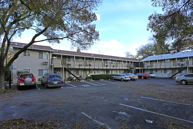 Marshall Apartments in Sacramento, CA - Building Photo - Building Photo