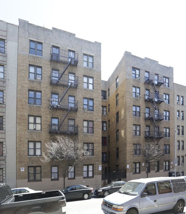 Cava Court in Bronx, NY - Building Photo