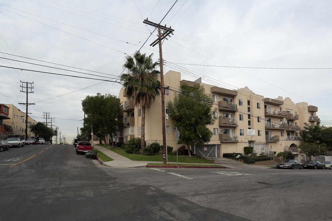 Adrmore Apartments in Los Angeles, CA - Building Photo