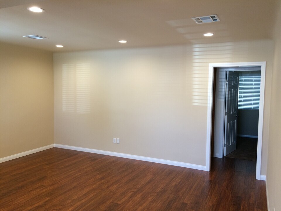 6136 Coldbrook Ave in Lakewood, CA - Building Photo