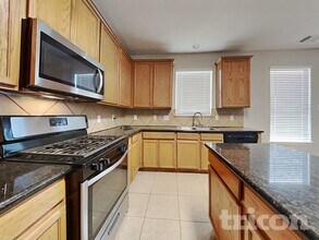 21526 Lovis Way in Humble, TX - Foto de edificio - Building Photo