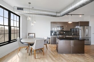 944 Dorchester Ave-Unit -57 in Boston, MA - Foto de edificio - Building Photo