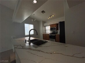 1356 Lamplight Village Ln in Las Vegas, NV - Building Photo - Building Photo