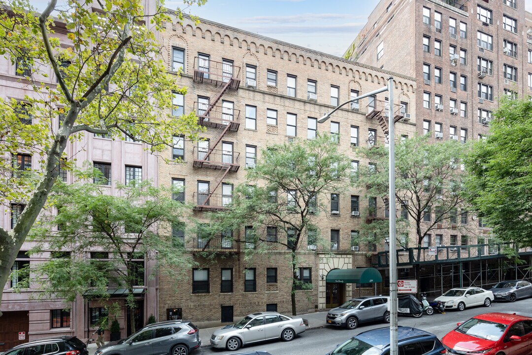 170 E 94th St in New York, NY - Foto de edificio