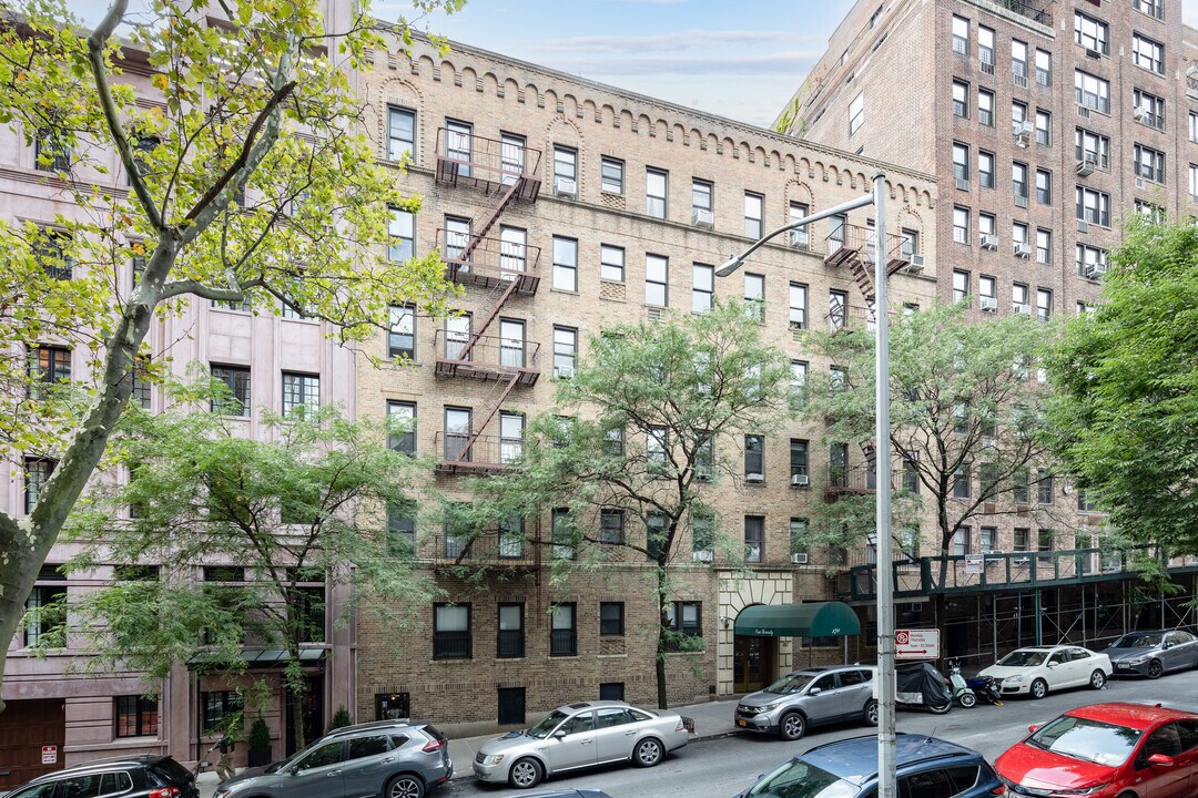 170 E 94th St in New York, NY - Building Photo