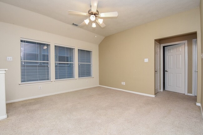 6 S Burberry Park Cir