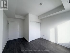 715 Davis Dr in Newmarket, ON - Building Photo - Building Photo