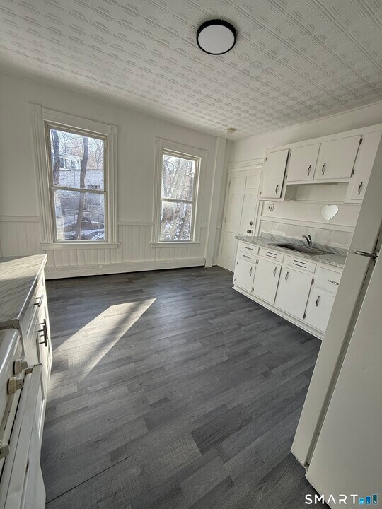 64 Irion St in Waterbury, CT - Building Photo