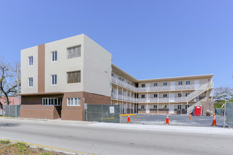 1001-1003 NW 62nd St in Miami, FL - Foto de edificio - Building Photo