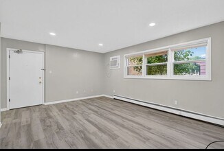 800 13th St in West Des Moines, IA - Building Photo - Building Photo