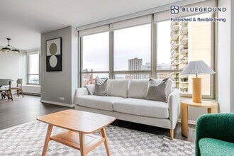 3450 N Lake Shore Dr in Chicago, IL - Building Photo - Building Photo