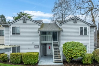 Lexington Apartments in Lakewood, WA - Building Photo - Building Photo
