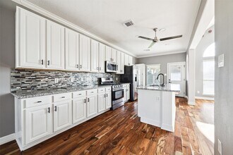 3629 Pine Valley Dr in Pearland, TX - Building Photo - Building Photo