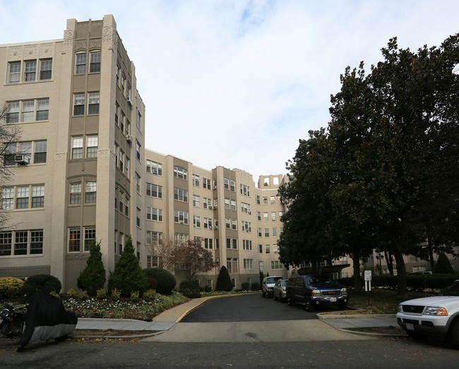 Woodley Park Towers in Washington, DC - Building Photo - Building Photo