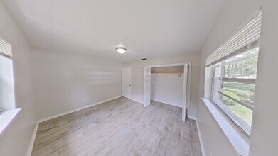 1644 NE 16th Ave in Ocala, FL - Foto de edificio - Building Photo