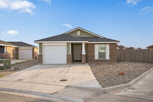 1900 June Bug Ln in Odessa, TX - Building Photo