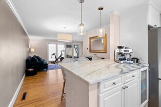 11 Oak St in Wellesley, MA - Building Photo - Building Photo