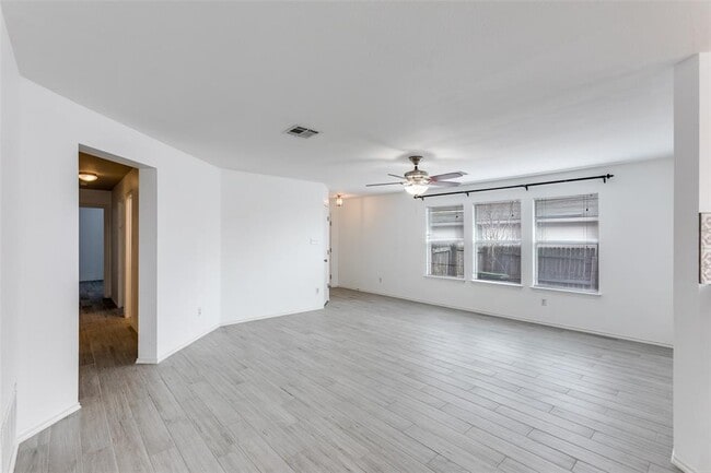 133 Sylvan St in Hutto, TX - Building Photo - Building Photo