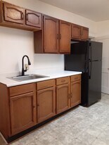 83 Main St, Unit 83MainSt.Apt.2-E in Westfield, MA - Building Photo