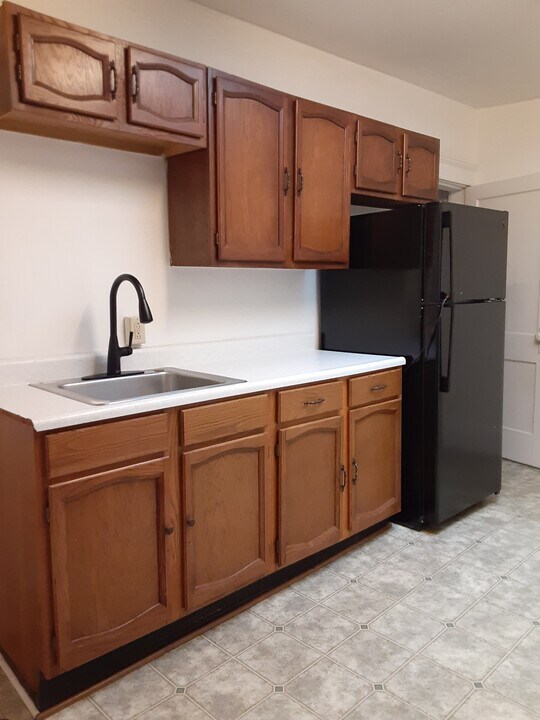 83 Main St, Unit 83MainSt.Apt.2-E in Westfield, MA - Building Photo