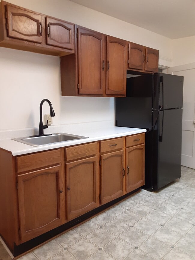 83 Main St, Unit 83MainSt.Apt.2-E