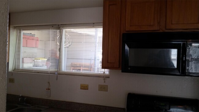 3213 Center St NE in Salem, OR - Building Photo - Building Photo