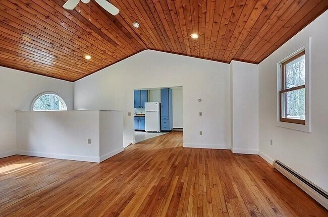 483 Montague Rd in Shutesbury, MA - Building Photo - Building Photo