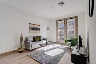 555 N College Ave in Tempe, AZ - Building Photo