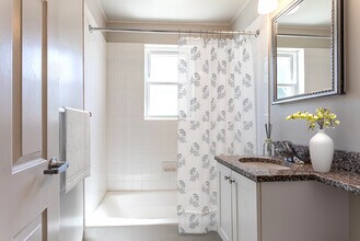 173 Salmon Brook Dr in Glastonbury, CT - Foto de edificio - Building Photo