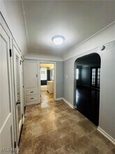 4174 Root Rd in North Olmsted, OH - Foto de edificio - Building Photo