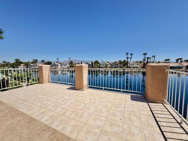property at 2836 N Lakecrest Dr