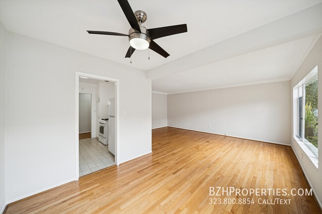 1306 Havenhurst Dr in West Hollywood, CA - Building Photo - Building Photo