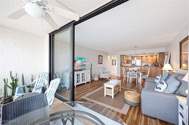 25810 Hickory Blvd in Bonita Springs, FL - Foto de edificio - Building Photo